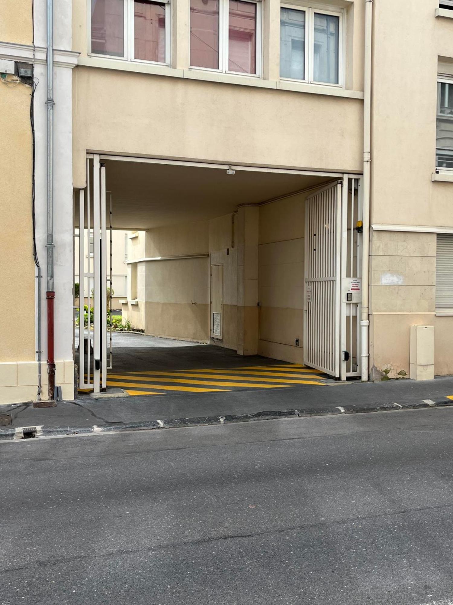 Julia Home, Madamedemconciergerie Reims Eksteriør billede